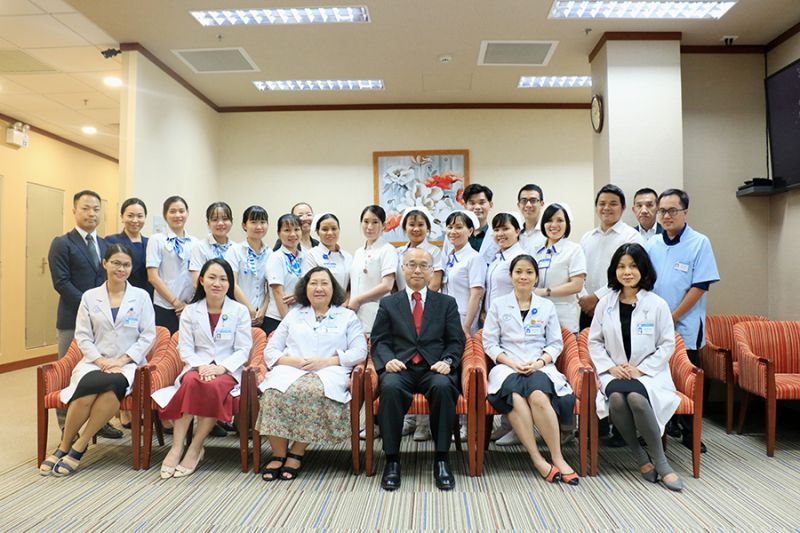 nhân viên và chuyên gia